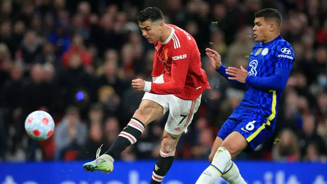 Foto: Aksi Cristiano Ronaldo saat Bawa Manchester United Selamat dari Kekalahan atas Chelsea di Liga Inggris