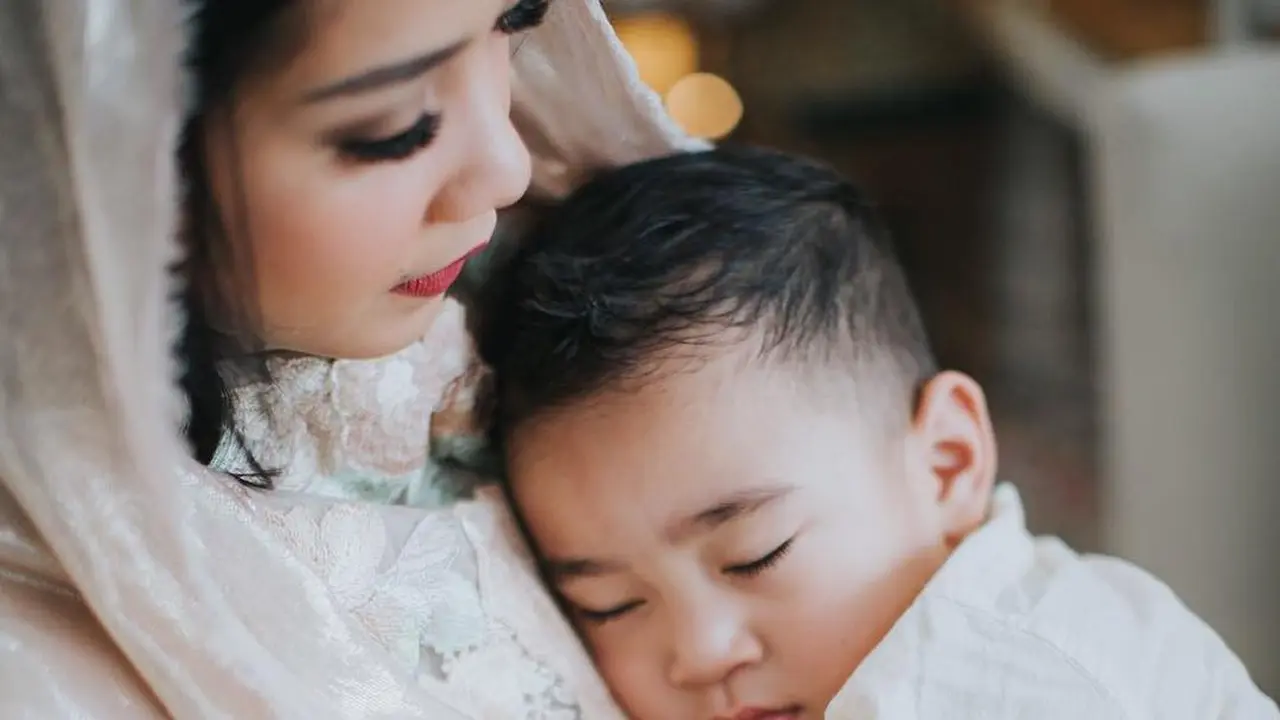 [Bintang] 8 Foto Cantik Nagita Slavina di Pengajian Syahnaz