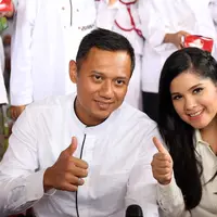 Annisa Pohan berhasil menjadi seorang istri yang baik. Sebagai seorang suami, Agus Harimurti Yudhoyono mengakui bahwa istrinya memiliki peran yang sangat penting dalam kelangsungan karirnya. (Nurwahyunan/Bintang.com)