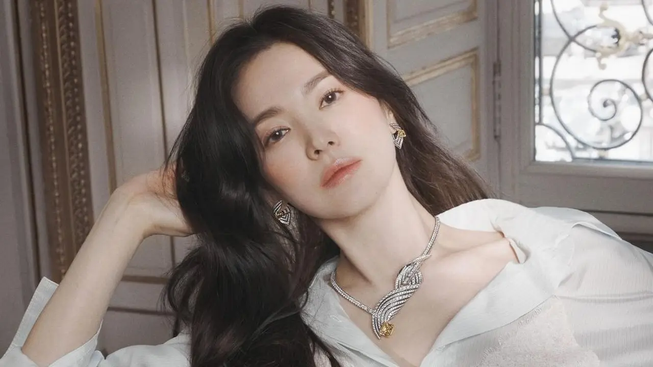 Song Hye Kyo untuk Chaumet. (Instagram/ kyo1122)