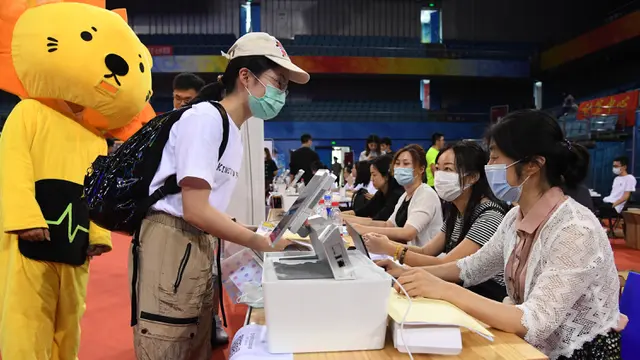 FOTO: Suasana Tahun Ajaran Baru Perkuliahan di Universitas Peking