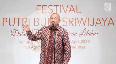 Gubernur Sumatera Selatan, Alex Nurdin memberikan sambutan pada acara Festival Putri Bumi Sriwijaya (PBS) yang diselenggarakan oleh Indonesia Tionghoa di Jakarta, Kamis (29/3). (Liputan6.com/Pool/Agus)