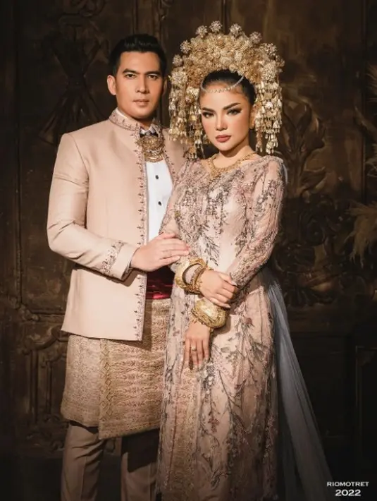 <p>Dinar Candy dan Ridho Ilahi (Sumber: Instagram/riomotret)</p>