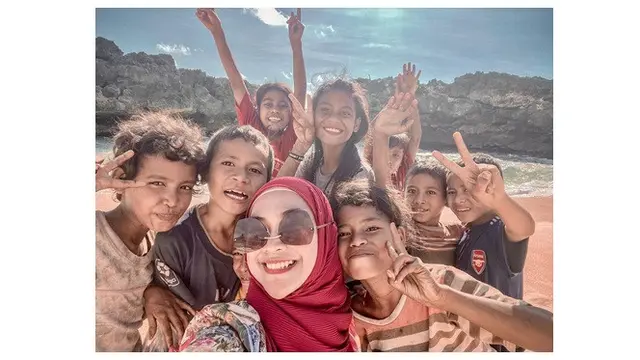 8 Momen Liburan Ria Ricis di Pulau Sumba, Seru Banget