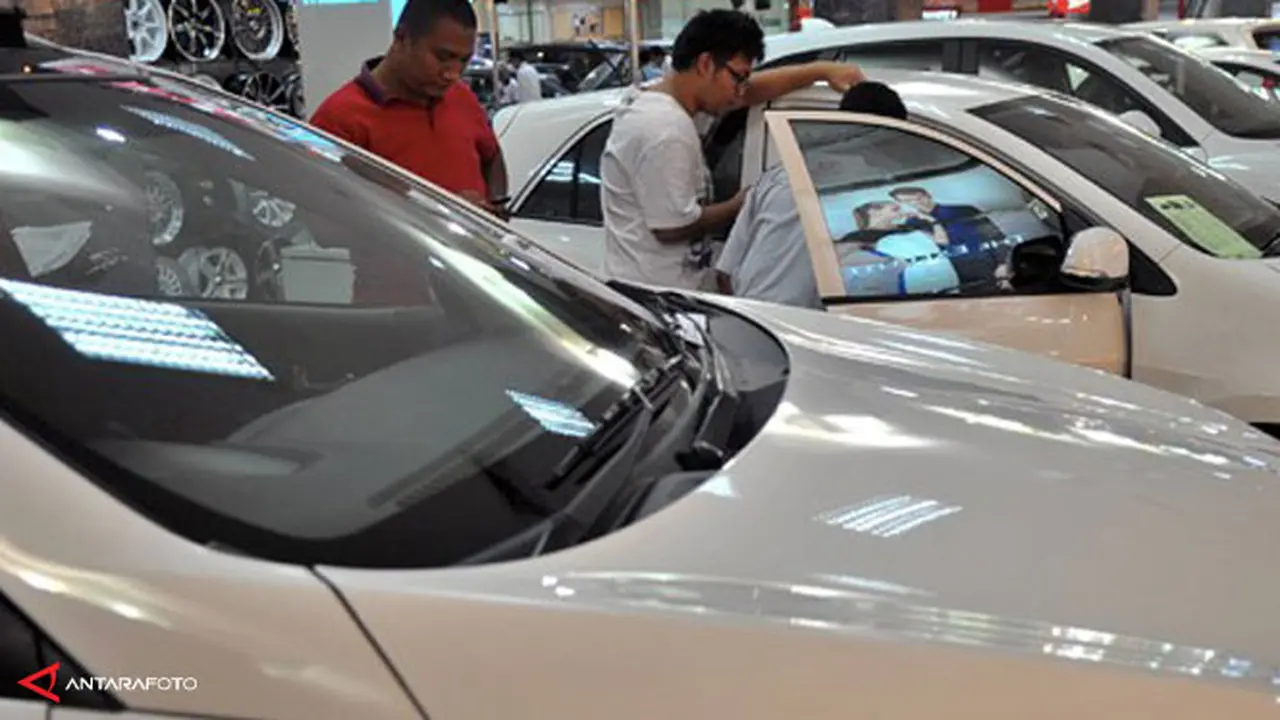 penjualan-otomotif-130425b.jpg