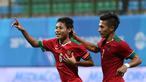 Ekspresi Evan Dimas Darmono (6) setelah mencetak gol kedua ke gawang Filipina U-23 dalam penyisihan Grup A Sepakbola SEA Games 2015 di Stadion Jalan Besar, Singapura. Selasa (9/6). (Bola.com/Arief Bagus)