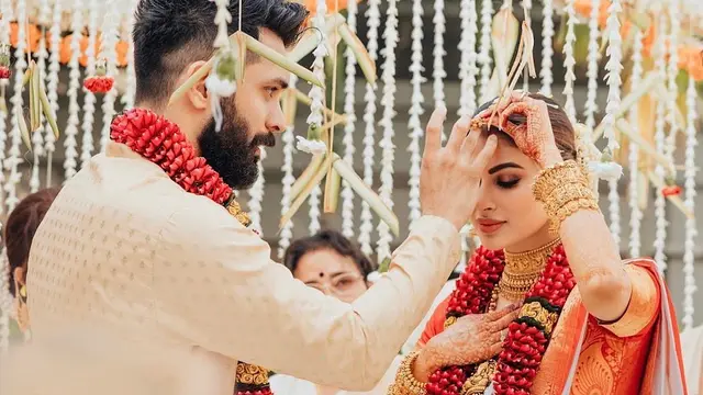 Pernikahan Mouni Roy bintang Naagin (Foto: Instagram/imouniroy)