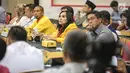 Sejumlah anggota parpol menyimak penyuluhan peraturan KPU Nomor 11 Tahun 2017 di Gedung KPU Pusat, Jakarta, Rabu (27/9). Penyuluhan ini juga membahas penetapan Partai Politik peserta pemilihan umum anggota DPR dan DPRD. (Liputan6.com/Faizal Fanani)