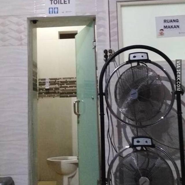 6 Potret Kipas Angin di Tempat Tak Biasa Ini Bikin Geleng Kepala
