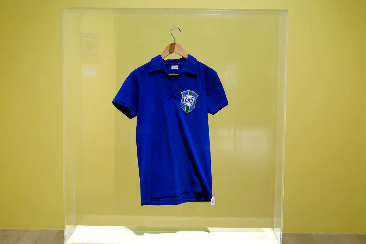 Jersey Ikonik Pele dari Final Piala Dunia 1958 Terjual Rp72,5 Miliar