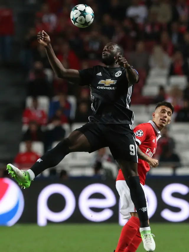 Manchester United Tundukkan Benfica