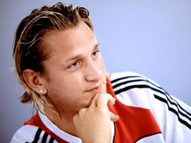 French national soccer team defender Philippe Mexes gives a press conference in Clairefontaine, outside Paris, on September 04, 2008. AFP PHOTO / FRANCK FIFE 