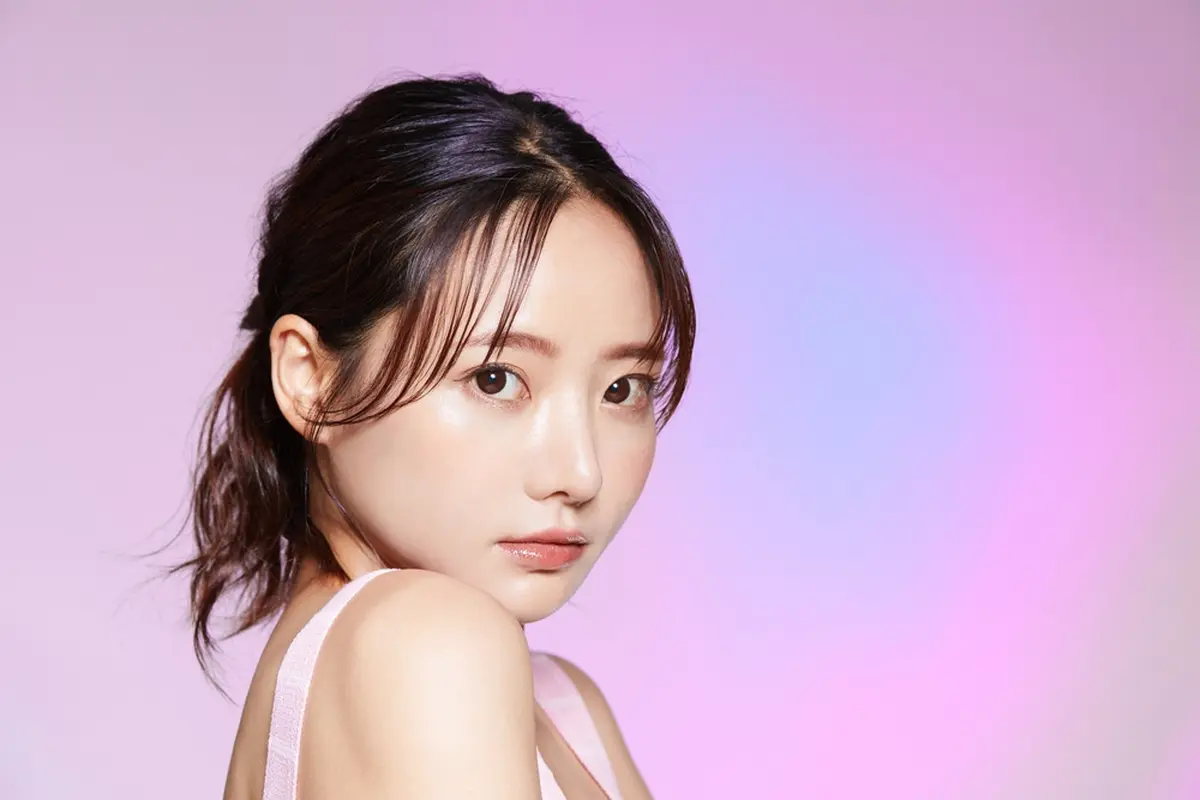 Tampil Poreless Seperti Artis Korea Bisa Kok! Begini Tips Makeup yang Bikin Pori-pori Terlihat Mulus