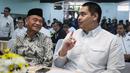 <p>Menteri Pemuda dan Olahraga baru, Dito Ariotedjo (kanan) berbincang degan Plt Menpora 2023, Muhadjir Effendy saat acara Serah Terima Jabatan (Sertijab) Menpora 2023 di Auditorium Wisma Kemenpora, Senayan, Jakarta Pusat, Selasa (04/04/2023).&nbsp;Ario Bimo Nandito Ariotedjo resmi dilantik sebagai Menpora sisa jabatan 2019-2024 menggantikan Zainudin Amali yang mengundurkan diri karena terpilih sebagai Wakil Ketua Umum PSSI. (Bola.com/Bagaskara Lazuardi)</p>