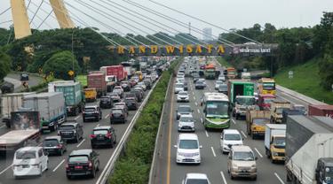 Libur Panjang, Dua Arus Tol Jakarta - Cikampek Macet