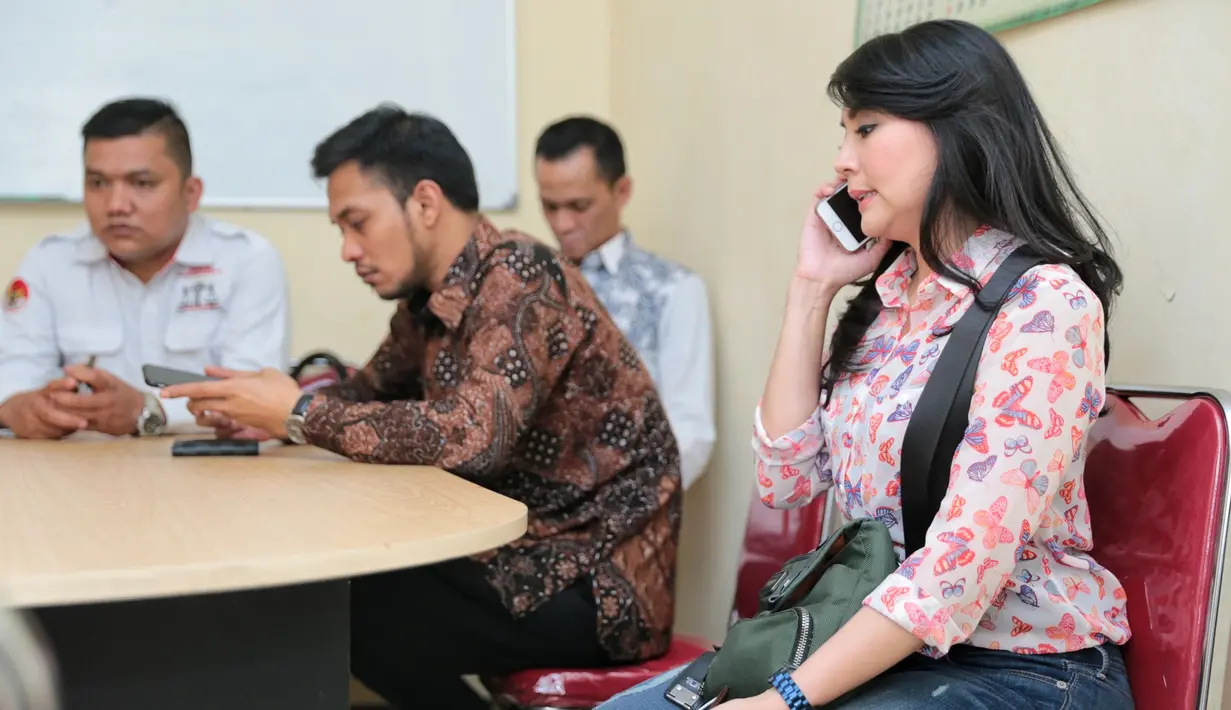 Akibat sikab mantan suaminya tersebut, Tessa mengaku tersiksa secara batin. Bahkan merasa sudah capek berhadapan kembali dengan Sandy yang menikahinya pada 7 Juli 2006 silam. (Adrian Putra/Bintang.com)