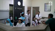 17 Korban ambruknya selasar Tower II BEI, mendapatkan penanganan trauma healing di RSAL Mintohardjo.