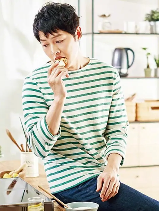 Teguh dengan pendiriannya, Song Joong Ki nampaknya memang benar ingin fokus dengan persiapan pernikahnnya. Terbukti ketika ia mendapat tawaran ambil bagian dari drama Netflix yang bertemakan zombie. (Instagram/songjoongkionly)