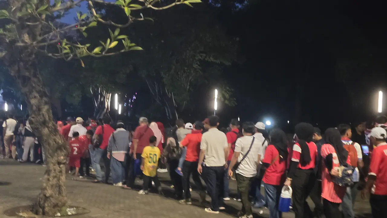 Antrean penonton timnas Indonesia vs Thailand di Piala AFF U-23 2025