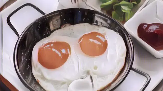 6 Kreasi Absurd Masak Telur Ini Bikin Geleng Kepala, Netizen: Malah Mirip Alien
