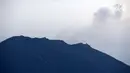 Kondisi Gunung Agung yang berada di kawasan Karangasem, Bali, Sabtu (2/12). Hingga hari ini, penampakan asap dari kawah Gunung Agung semakin berkurang dibanding beberapa hari lalu. (Liputan6.com/Immanuel Antonius)