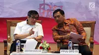 Menkumham Yasonna Laoly bersama Ketua PPUU DPD RI Gede Pasek Suardika (senator asal Bali) menghadiri Rembuk Nasional Perancangan Undang -undang (PPUU) di Gedung Nusantara IV Komplek Parlemen, Senayan, Jakarta, Rabu (18/10). (Liputan6.com/Johan Tallo)