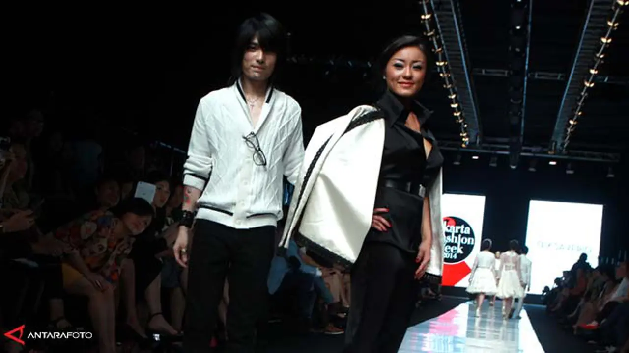 fashion-week-131020a.jpg