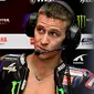 Sementara satu-satunya rival yang bisa menjegal Pecco, Fabio Quartararo terlihat lebih santai dan rileks menghadapi balapan MotoGP Valencia. (AFP/Javier Soriano)