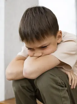 Apabila hal tersebut dilakukan secara terus menerus ternyata memiliki dampak pada anak dan juga hubungan antara orangtua-anak, lho! [Dok/freepik.com]