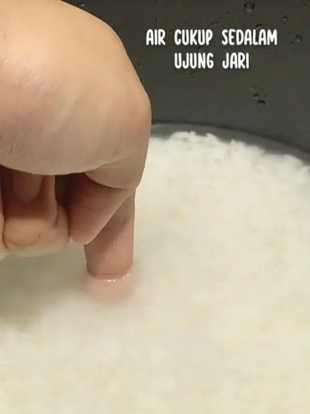 Nasi yang sudah dicuci bersih (Sumber: TikTok/@pasarsegar.co.id)