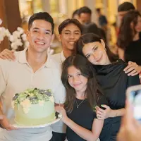 Makin Memesona, Ini 6 Potret Sarah Anak Nana Mirdad dan Andre White. (Foto: instagram.com/nanamirdad_/andrew.white._)