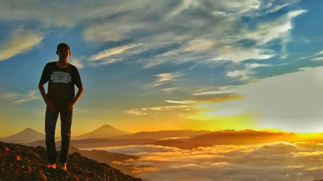 Memburu Fajar dari Puncak Gunung Pranji Kebumen
