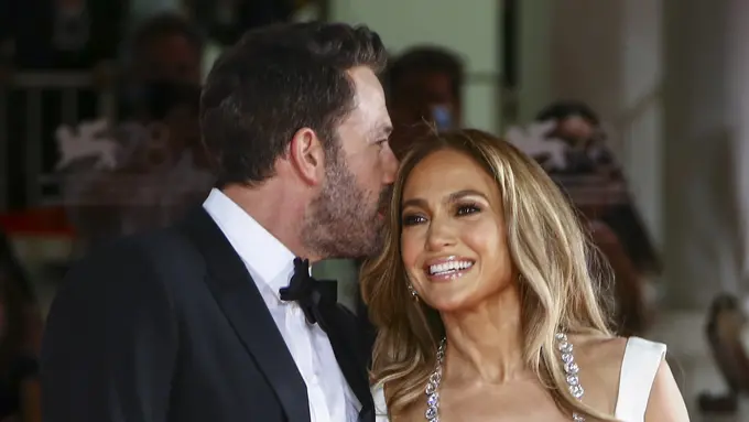 Ben Affleck - Jennifer Lopez. (Joel C Ryan/Invision/AP)