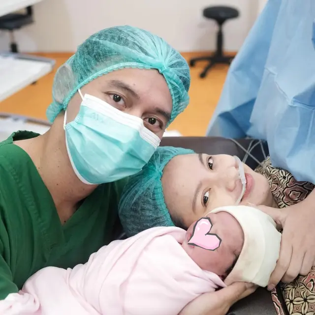 6 Momen Persalinan Anak Pertama Sabrina Anggraini, Belva Devara Jadi Suami Siaga