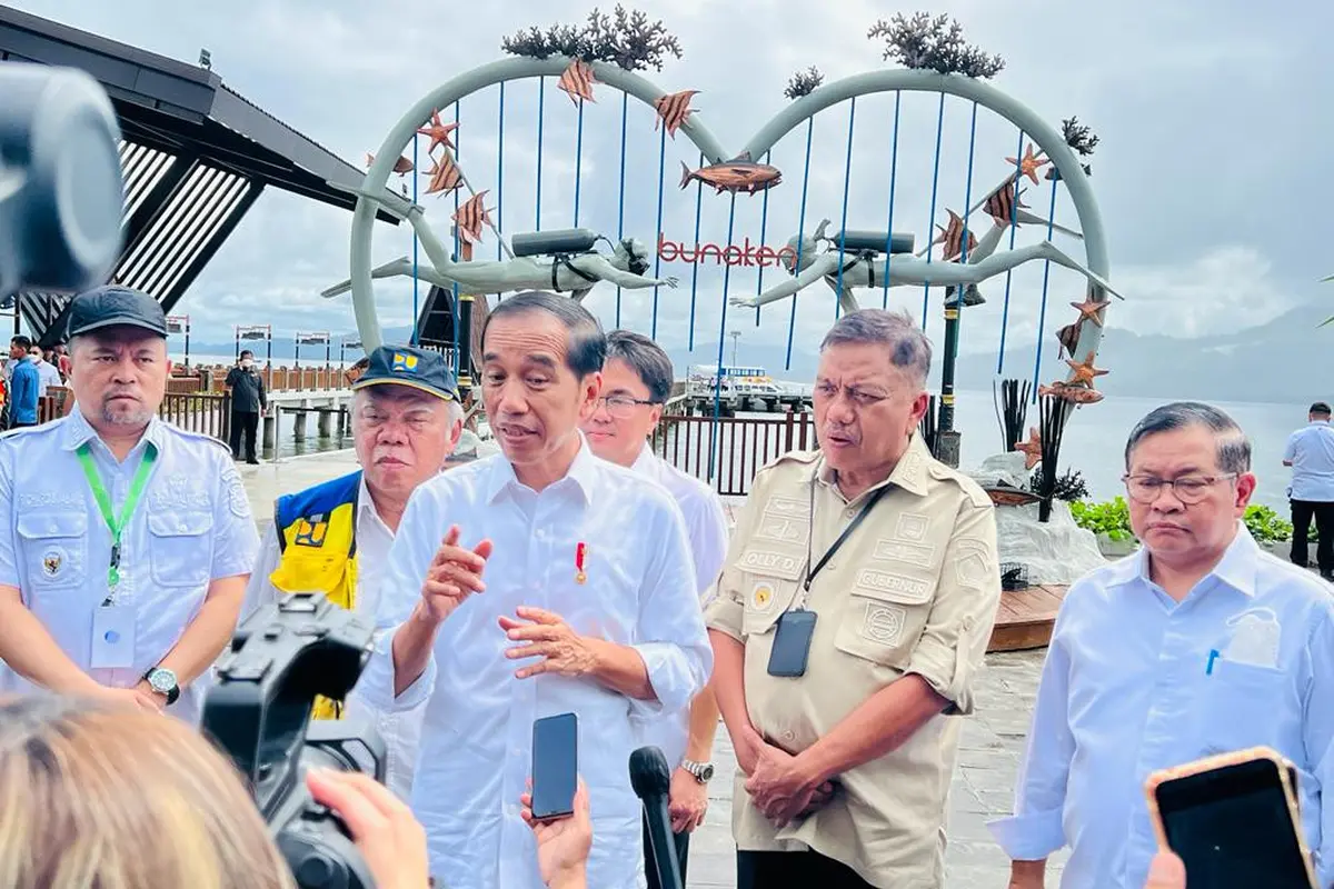 Presiden Jokowi meninjau Kawasan Wisata Bunaken Sulawesi Utara, Jumat (20/1/2023).