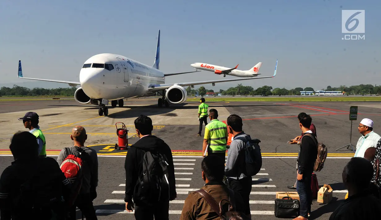 Aktivitas penerbangan di Bandara Adisutjipto, Yogyakarta, Minggu (6/5). Angkasa Pura I yang mengelola 13 bandara di Indonesia mencatat kenaikan jumlah penumpang. (Merdeka.com/Arie Basuki)
