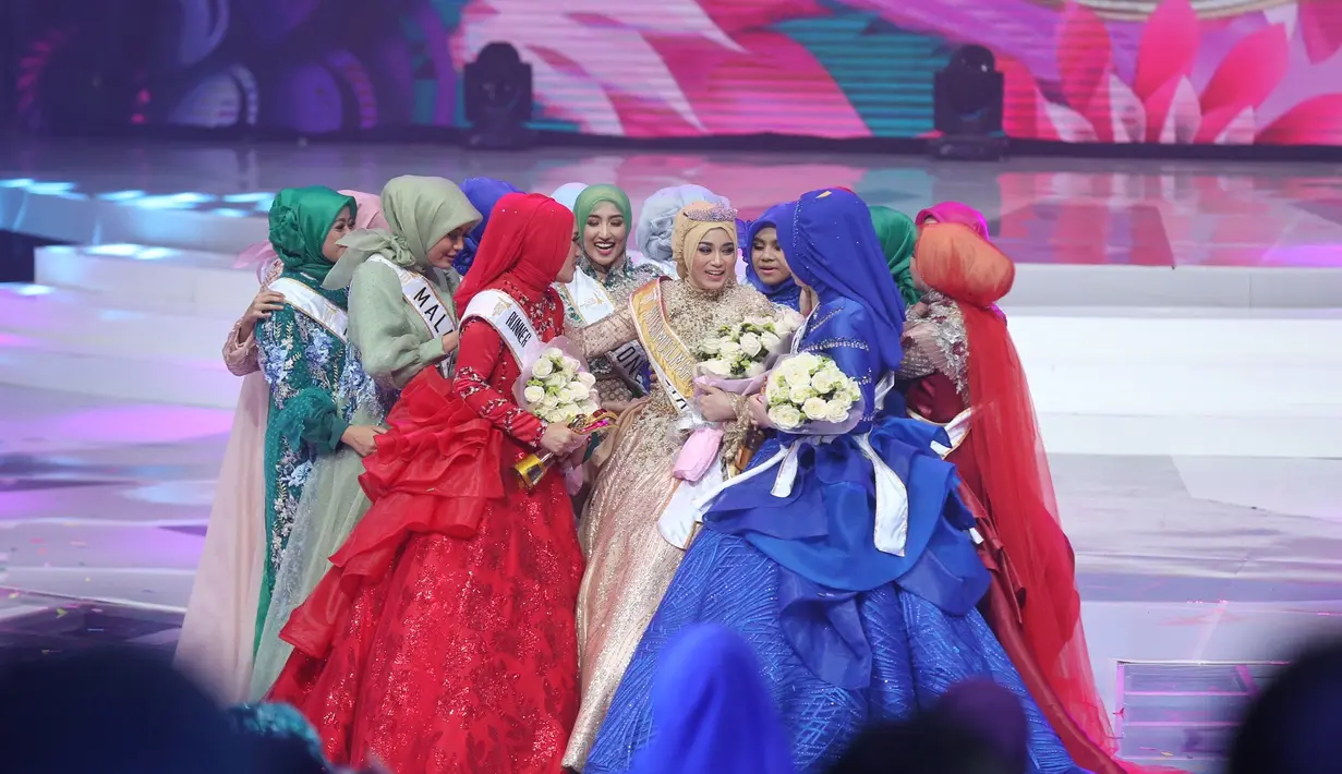 Di Puteri Muslimah Asia 2018 ini juga dinobatkan tiga gelar lainnya, yakni Puteri Muslimah Favorit Asia 2018, Puteri Muslimah Berbakat Asia 2018, dan Puteri Muslimah Persahabatan Asia 2018. (Nurwahyunan/Bintang.com)