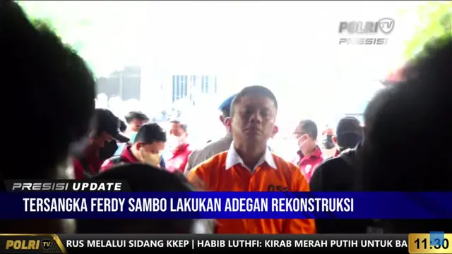 Tersangka Ferdy Sambo mengenakan baju tahanan saat rekonstruksi kasus pembunuhan Brigadir J