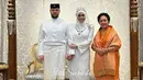 <p>Gaya Titiek Soeharto Saat Hadir di Pernikahan Putri Kerajaan Pahang Malaysia. [@titieksoeharto]</p>