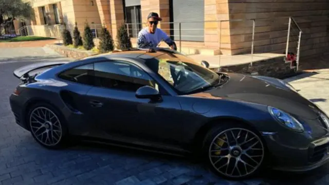 Tiga Mobil Mewah Kesukaan Cristiano Ronaldo
