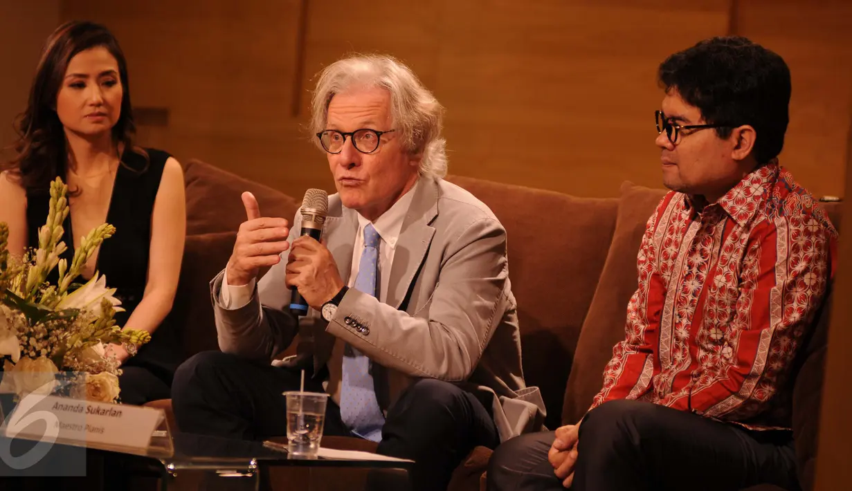 Pembuat piano Paolo Fazioli memberi keterangan saat talkshow di The Grand Signature Piano, Jakarta, Rabu (12/4). (Liputan6.com/Gempur M. Surya)