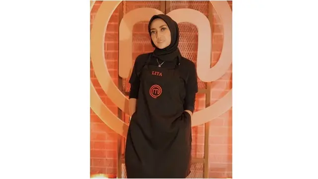 7 Gaya Mama Lita Saat di MasterChef Indonesia, Tetap Cantik dan Menawan