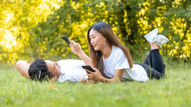 couple bahagia romantis