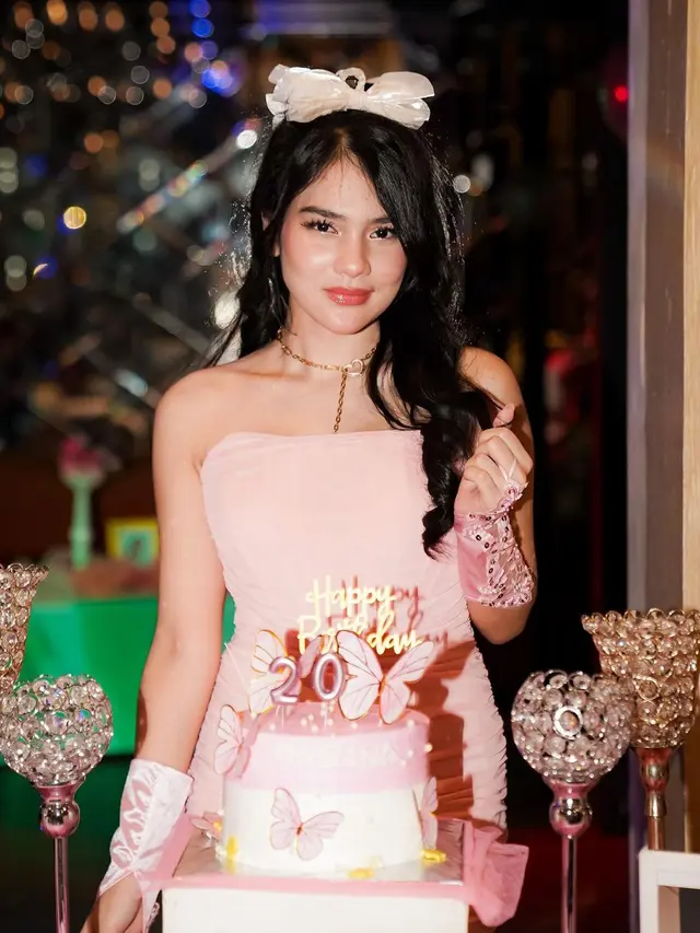 7 Momen Pesta Ulang Tahun Davina Karamoy yang ke-20, Tampil Curi Perhatian