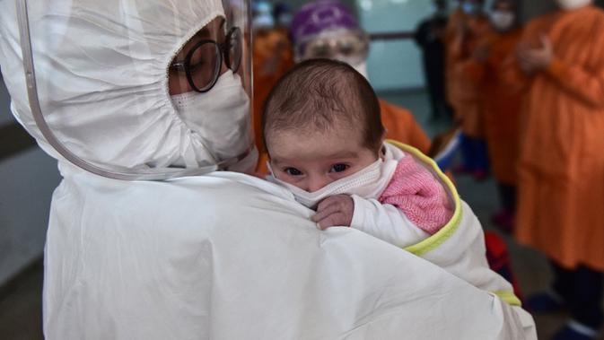 Foto Bayi Berusia 45 Hari Di Turki Sembuh Dari Virus Corona Global Liputan6 Com