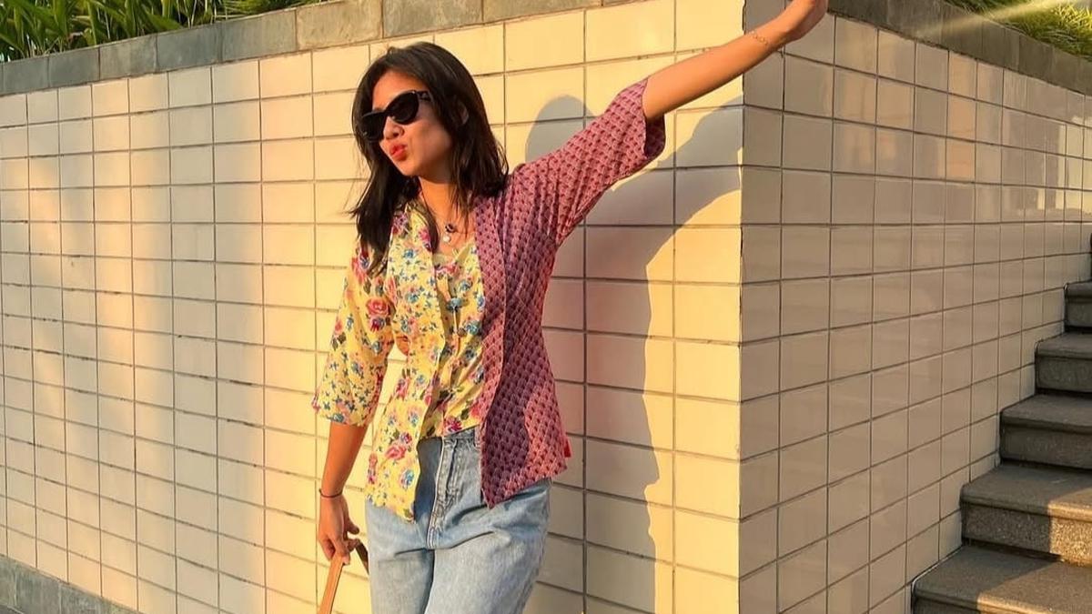 Inspirasi OOTD Kasual ala Shenina Cinnamon yang Bisa Kamu Coba