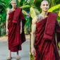 Model Myanmar Paing Takhon sempat menghabiskan waktu selama 10 hari untuk menjadi biksu. (dok. Instagram @paing_takhon/https://www.instagram.com/p/CJ7Wl4MgeVJ/)