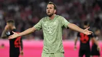 Kegagalan Bayern Munchen meraih kemenangan kontra Bayer Leverkusen pada laga pekan keempat Bundesliga di Allianz Arena, Sabtu (16/9/2023) dini hari WIB, disayangkan Harry Kane. (AFP/CHRISTOF STACHE)