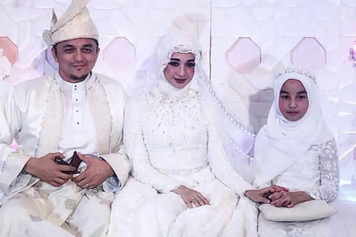 [Bintang] Laudya Cynthia Bella - Engku Emran