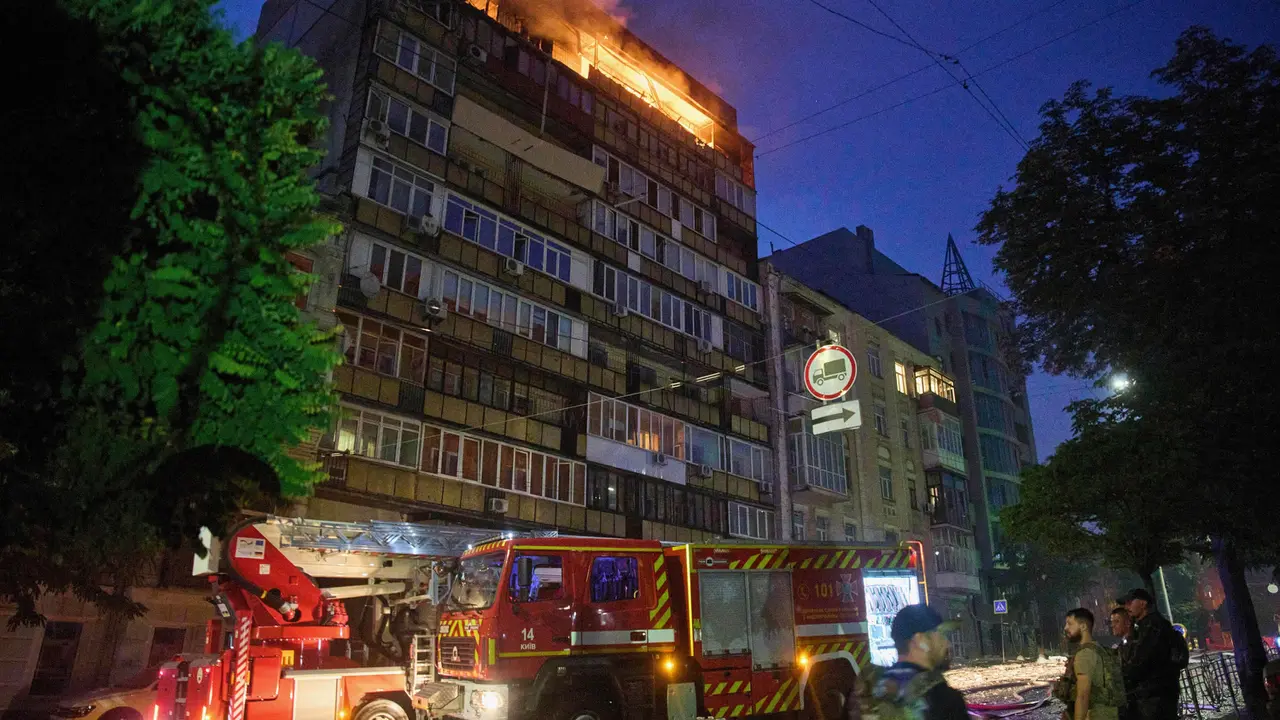Puluhan Warga Kyiv Berlindung di Stasiun Kereta Bawah Tanah